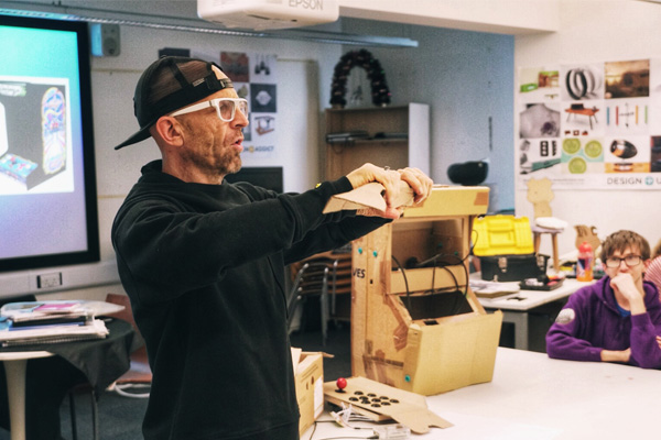 Jason Bradbury talking with Product Design students