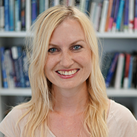 Headshot of Dr Julia Foecker