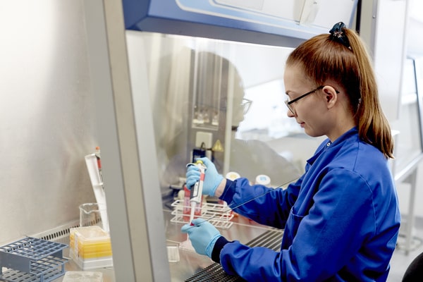 A life sciences student working in a lab