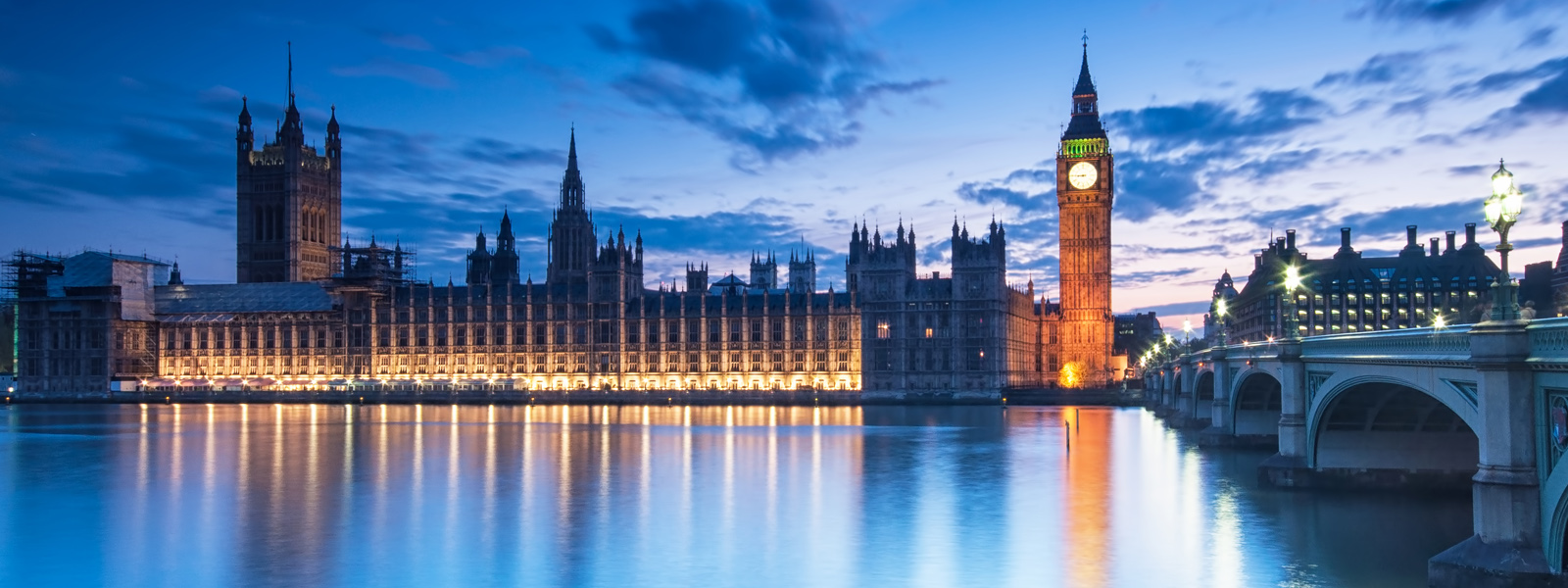 External image of the Houses of Parliament at night